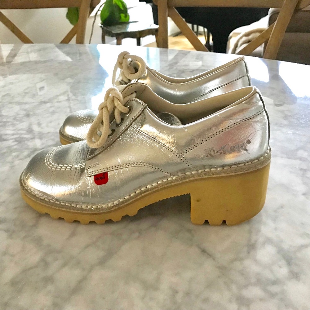 Vintage Y2K KICKERS SILVER FOIL LEATHER PLATFORM OXFORDS HEELS